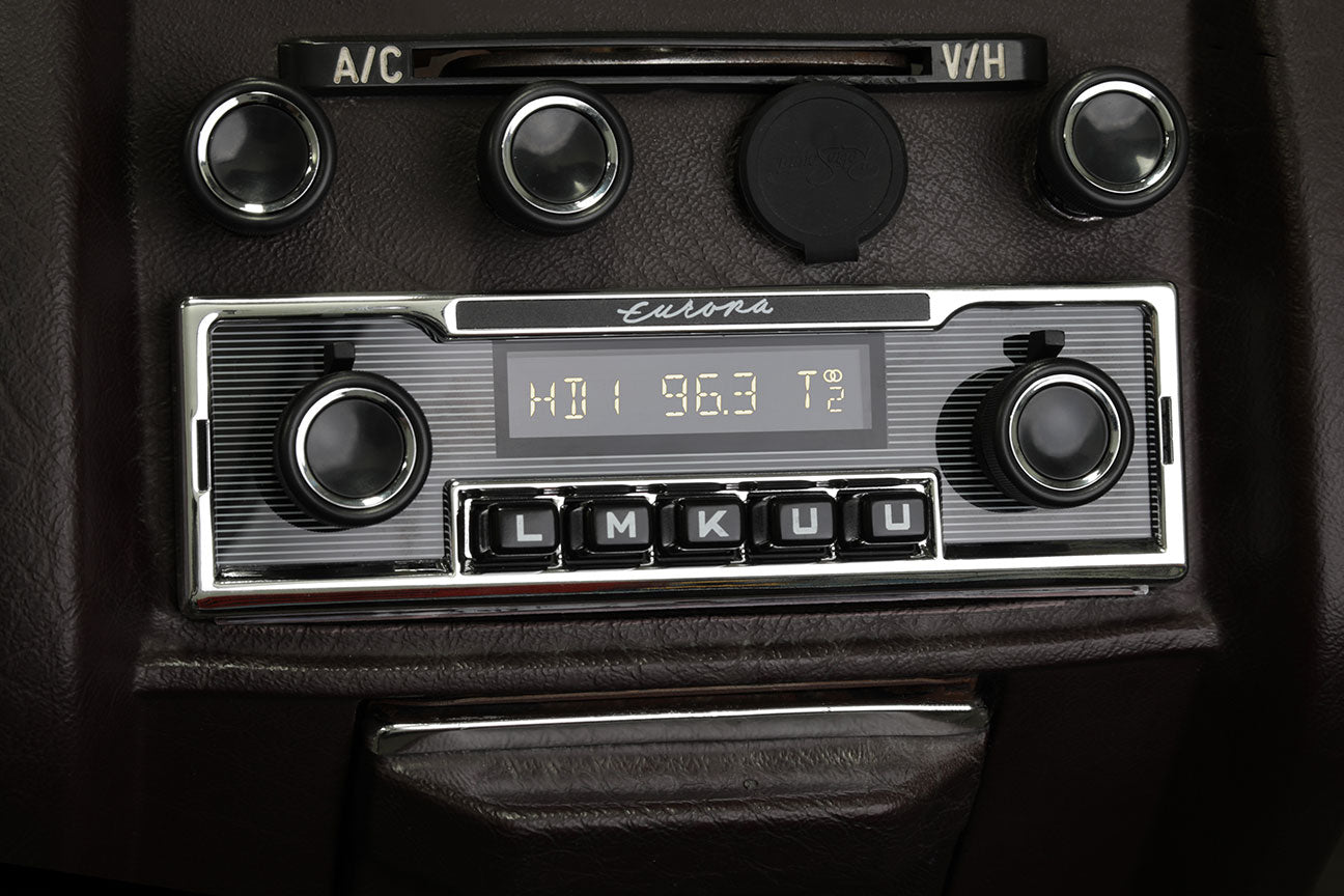 Autoradio chromé Retro Sound. Un son moderne pour votre Combi, USB, MP3 ou  WMA, AM/FM, 4 x 60 Watts, vendu sans façade.
